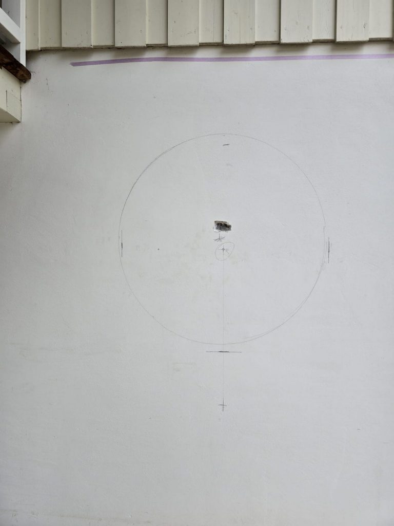 Angezeichnete Fensteröffnung für die spätere Kernbohrung und exakte Bestimmung der Lage